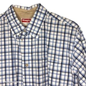 Wrangler wrinkle free blue white plaid button down